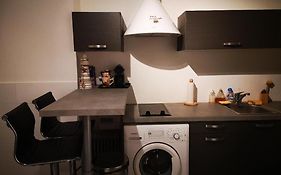Superbe Studio Meuble Cosy Avec Lit Superconfort Au Calme Jean Medecin